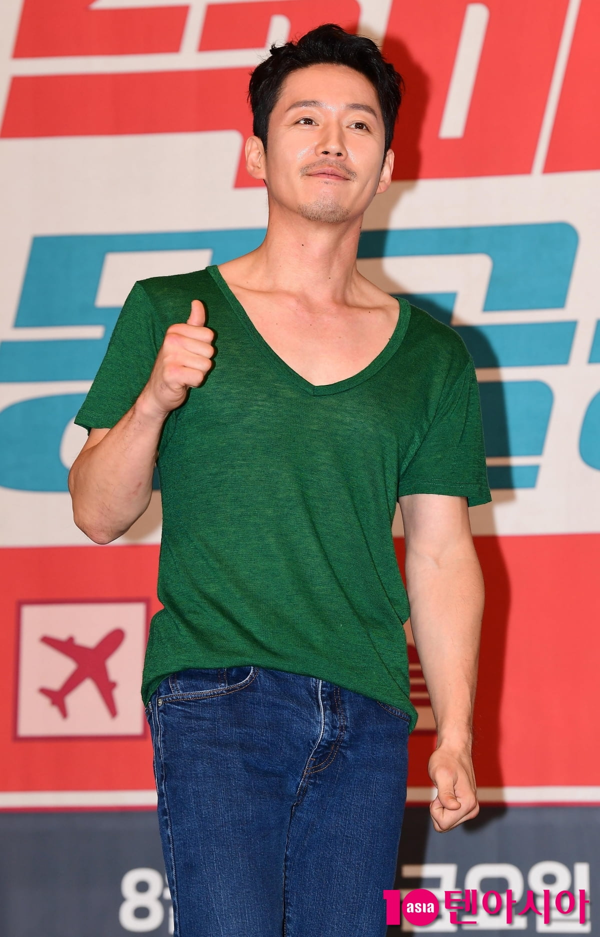 [TEN포토] 장혁 '몽골초원을 입고 왔어요'