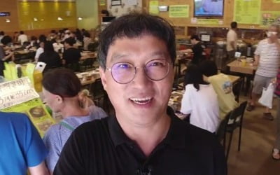 Comedian and restaurant CEO Koh Myung-hwan revealed that each store has annual sales of over 1 billion won.