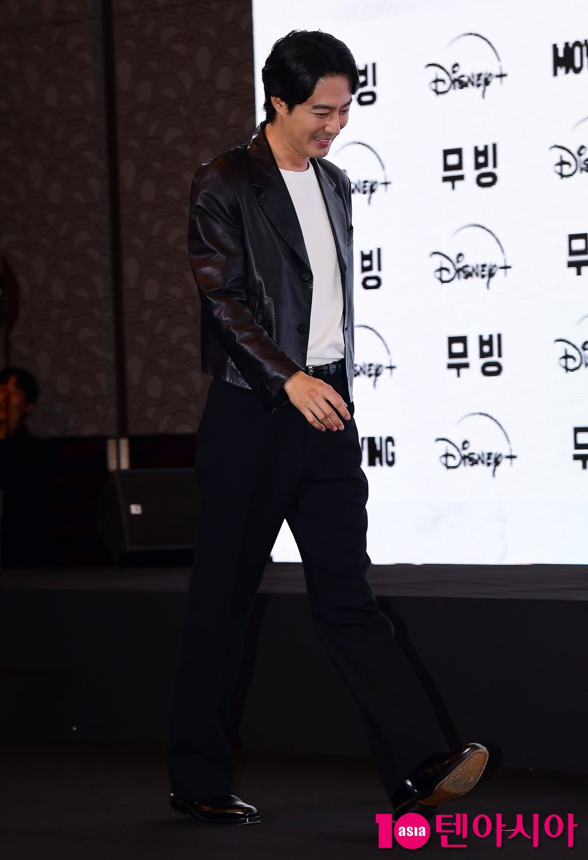 [TEN포토]'무빙' 조인성 '멋진 등장'