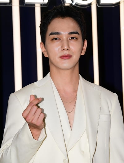 [TEN포토] 유승호 '하트는 시크하게'