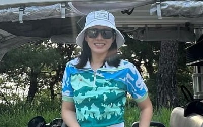 Son Ye-jin asks her husband Hyun Bin for a picture
