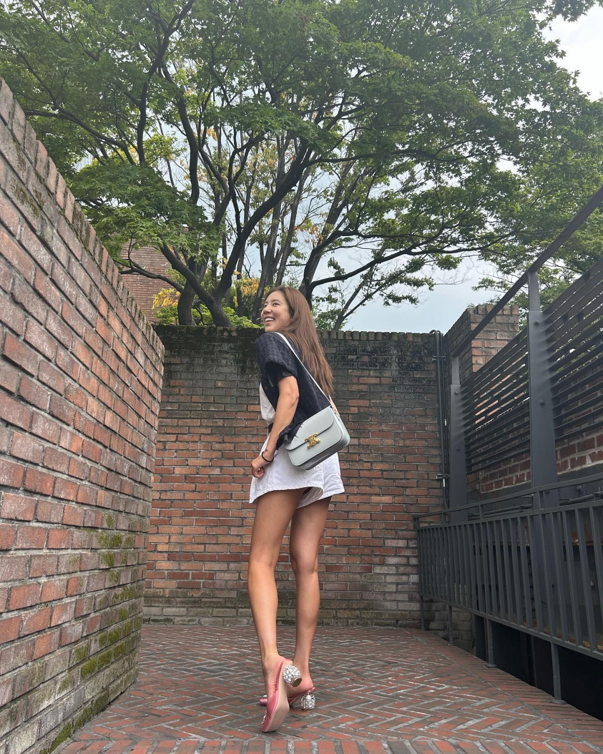 명품 C사 가방 든 손담비, 늘어난 ♥이규혁 사진 실력 칭찬 "우리 자기, 잘 찍네"
