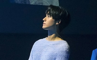 Lee Do-hyun bows in front of fans before enlistment "The moment I've always dreamed of"