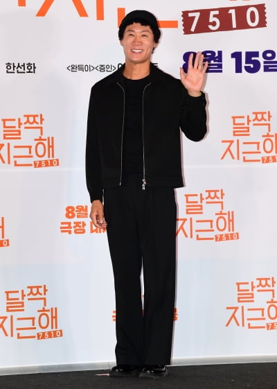 [TEN포토] 진선규 '시크한 블랙'