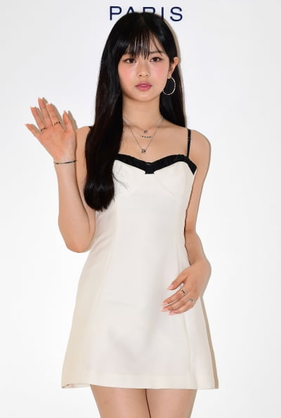 [TEN포토] 뉴진스 하니 '손 흔드는 인형'