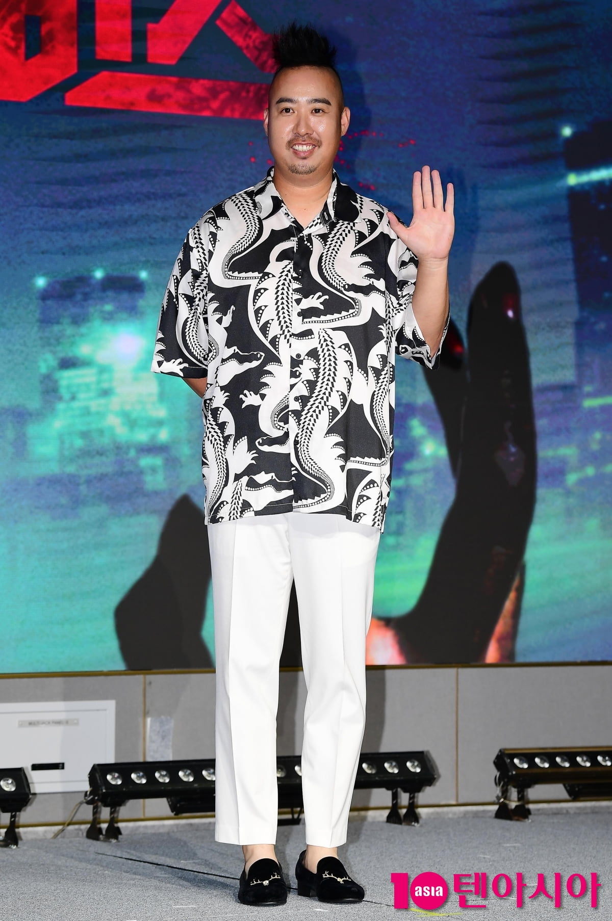 [TEN포토] 유희관 '더위는 좀비버스와 함께'