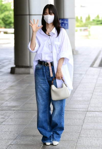 [TEN포토] 신민아 '청바지+흰티만 입어도 빛나'