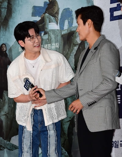 [TEN포토] 영탁 '이병헌 형님 응원 왔습니다'