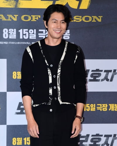 [TEN포토] 정우성 '숙제 끝낸 미소'