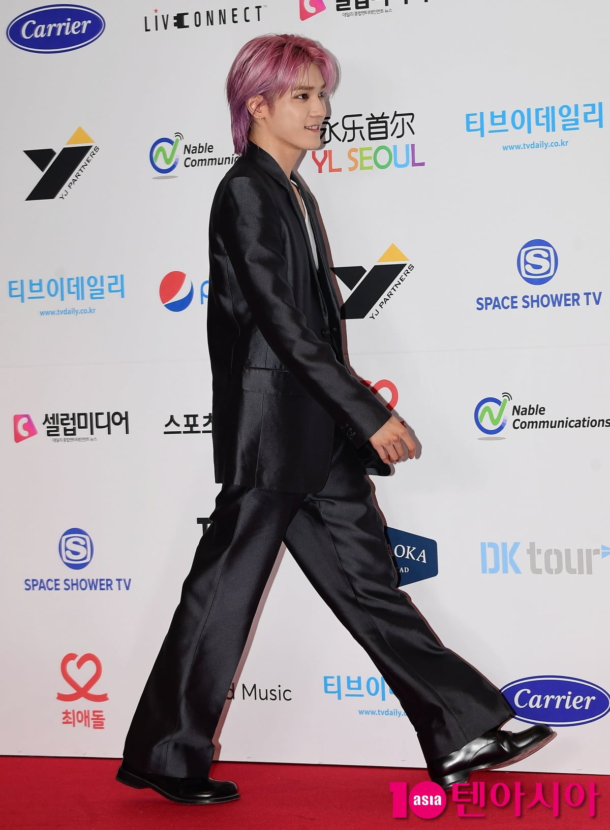  NCT 태용, 만찢남의 샤랄라 고양이 하트[TEN포토+]