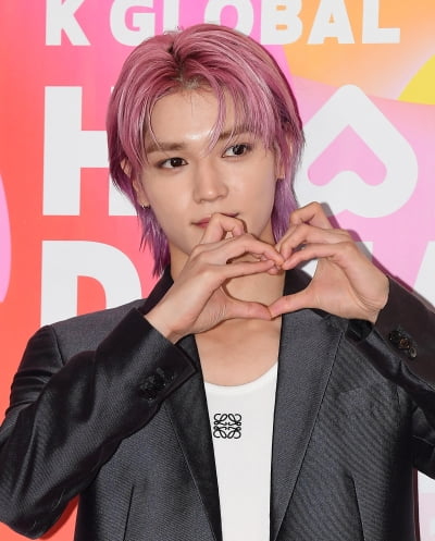 [TEN포토] NCT 태용 '여심 설레이는 하트'