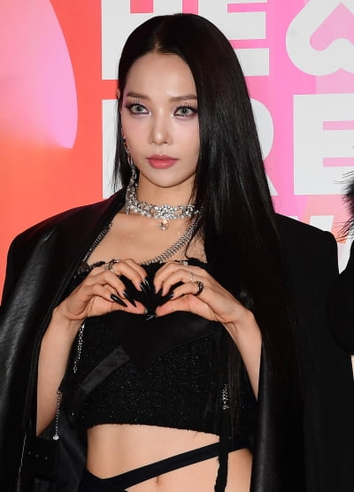 [TEN포토] 카드 전소민 '섹시한 하트'