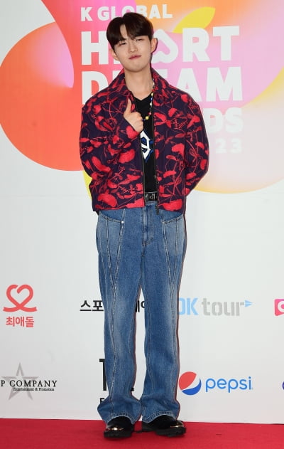 [TEN포토] 김재환 '엄지척'