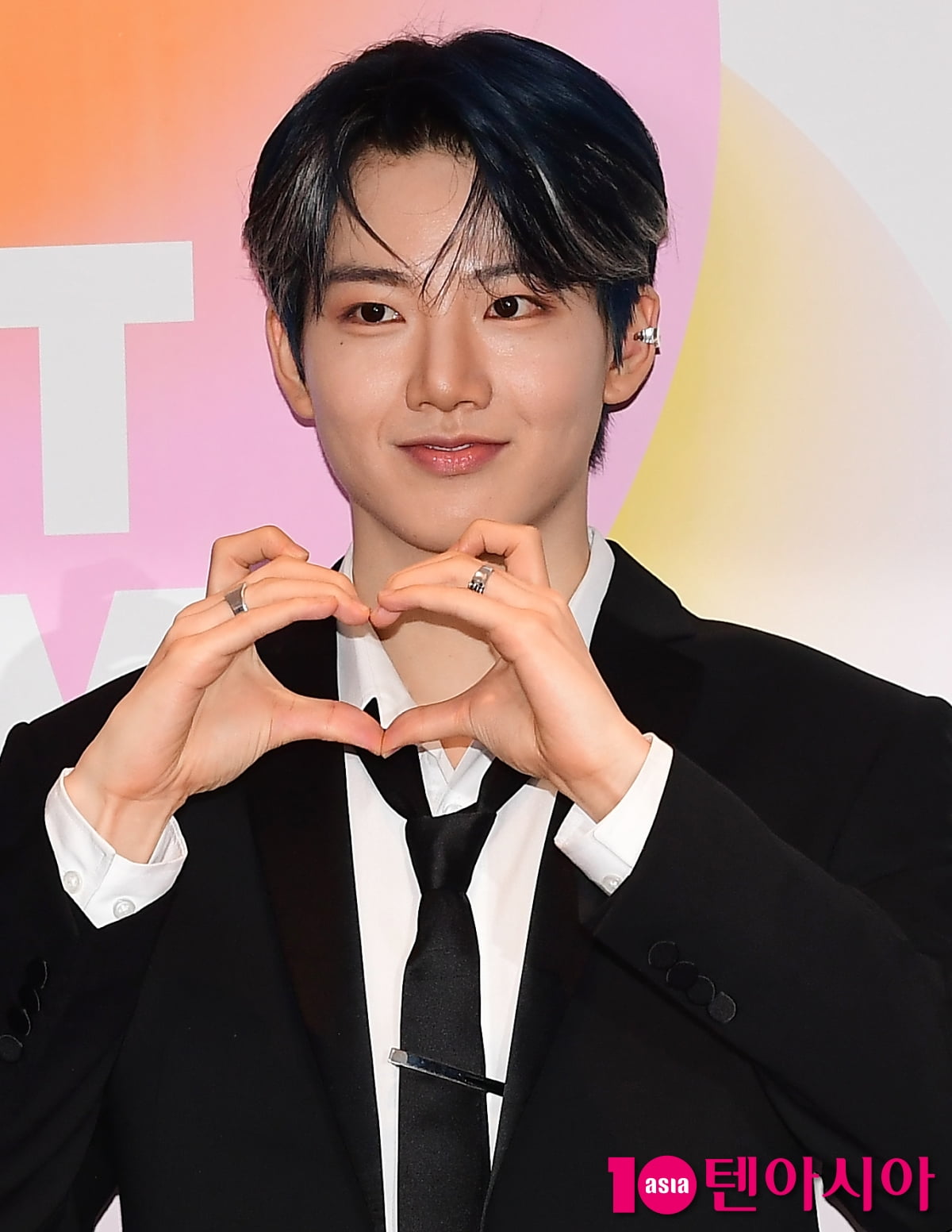[TEN포토] 트레저T5 김준규 '텐션 높은 하트'