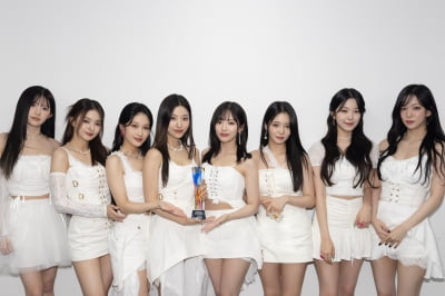 프로미스나인, '2023 K 글로벌 하트 드림 어워즈' 수상…"플로버에게 감사"