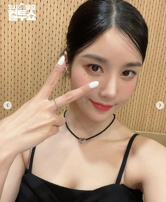 15만원대로 이정도 볼륨감이…권은비, 미니 원피스로 뽐낸 육감적 몸매