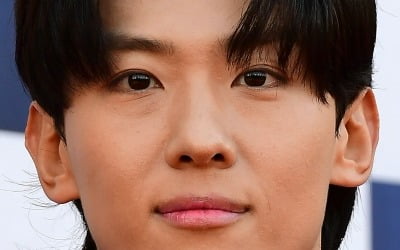 '메기남' 덱스, 대본 따라 연기하는 줄 알았는데…연말 시상식 유력 수상자[TEN스타필드]