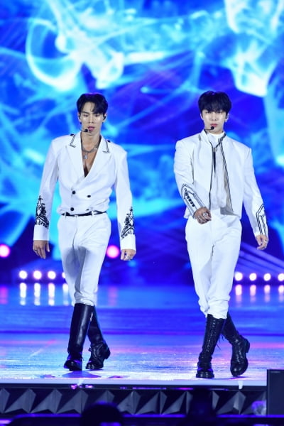 [TEN포토] 셔누-형원 '감탄사가 절로 나오는 잘생김'(잼버리 콘서트)