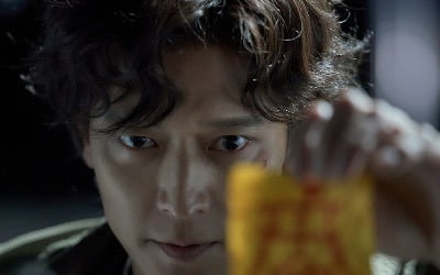Actor Kang Dong-won's movie 'DR. CHEON AND LOST TALISMAN', acting as a fake exorcist
