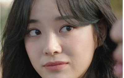 Kim Sejeong, a thousand faces
