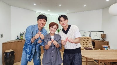 Movie 'A Man of Reason' actors Kim Nam-gil and Kim Jun-han appeared on YouTube 'Welcome CEO' today (17th)