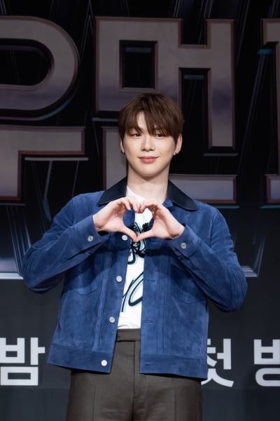 'Controversy over gender discrimination and mixed use of advertisers' Kang Daniel "Has doubts about whether he has the qualifications to be an MC"