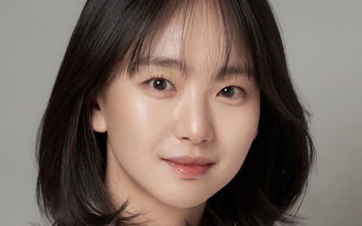 Won Jin-ah signed a contract with Jung Woo-sung, Lee Jung-jae, and Park Hae-jin