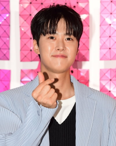 [TEN포토] 공명 '러블리 하트'