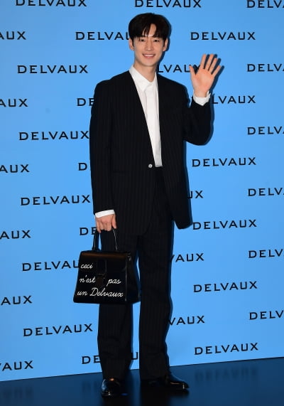 [TEN포토] 이제훈 '머리부터 발끝까지 센스 가득'