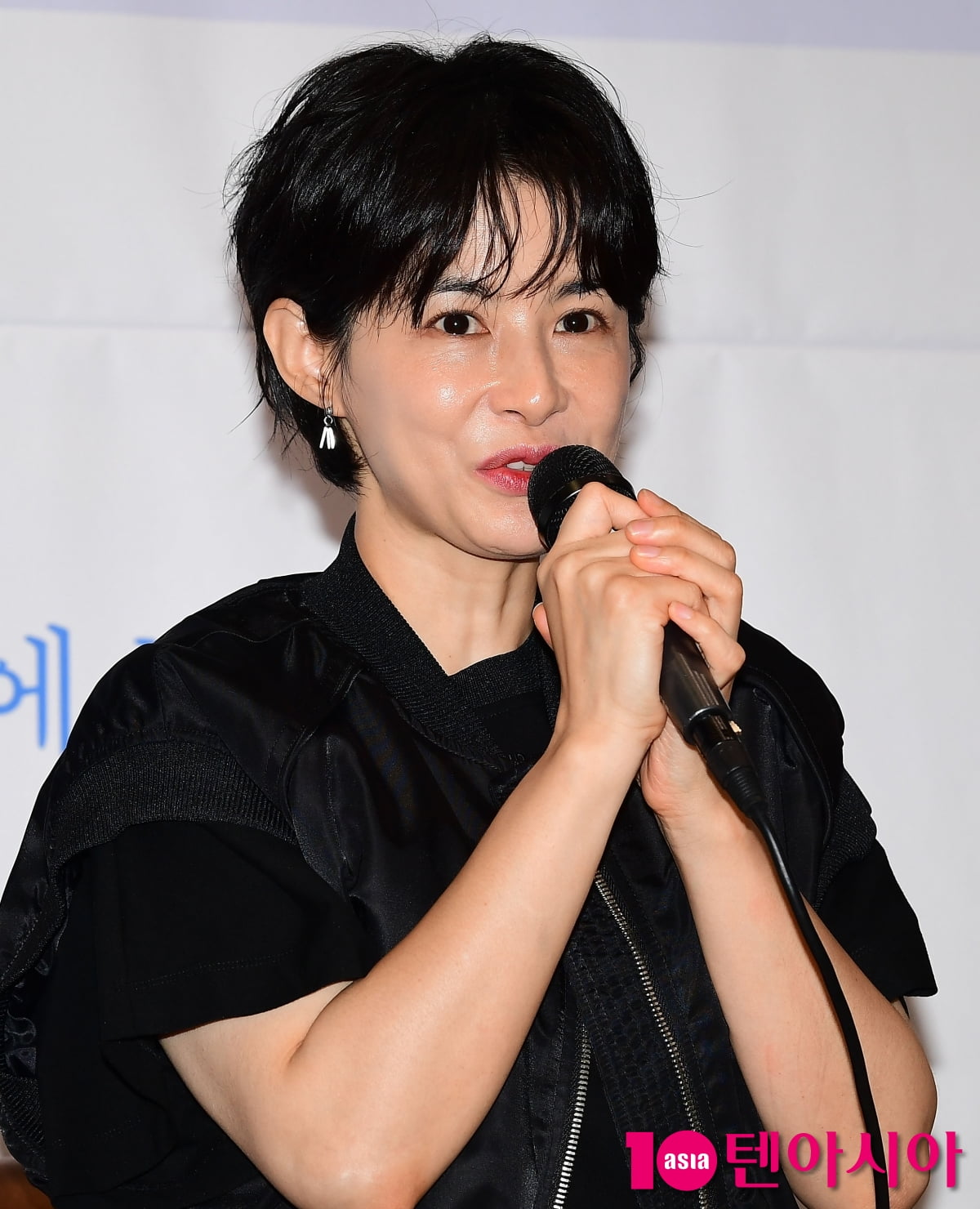 [TEN포토] 강혜정 "남편 타블로 응원 받으며 작가로 시작"
