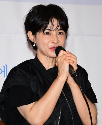 [TEN포토] 강혜정 "남편 타블로 응원 받으며 작가로 시작"