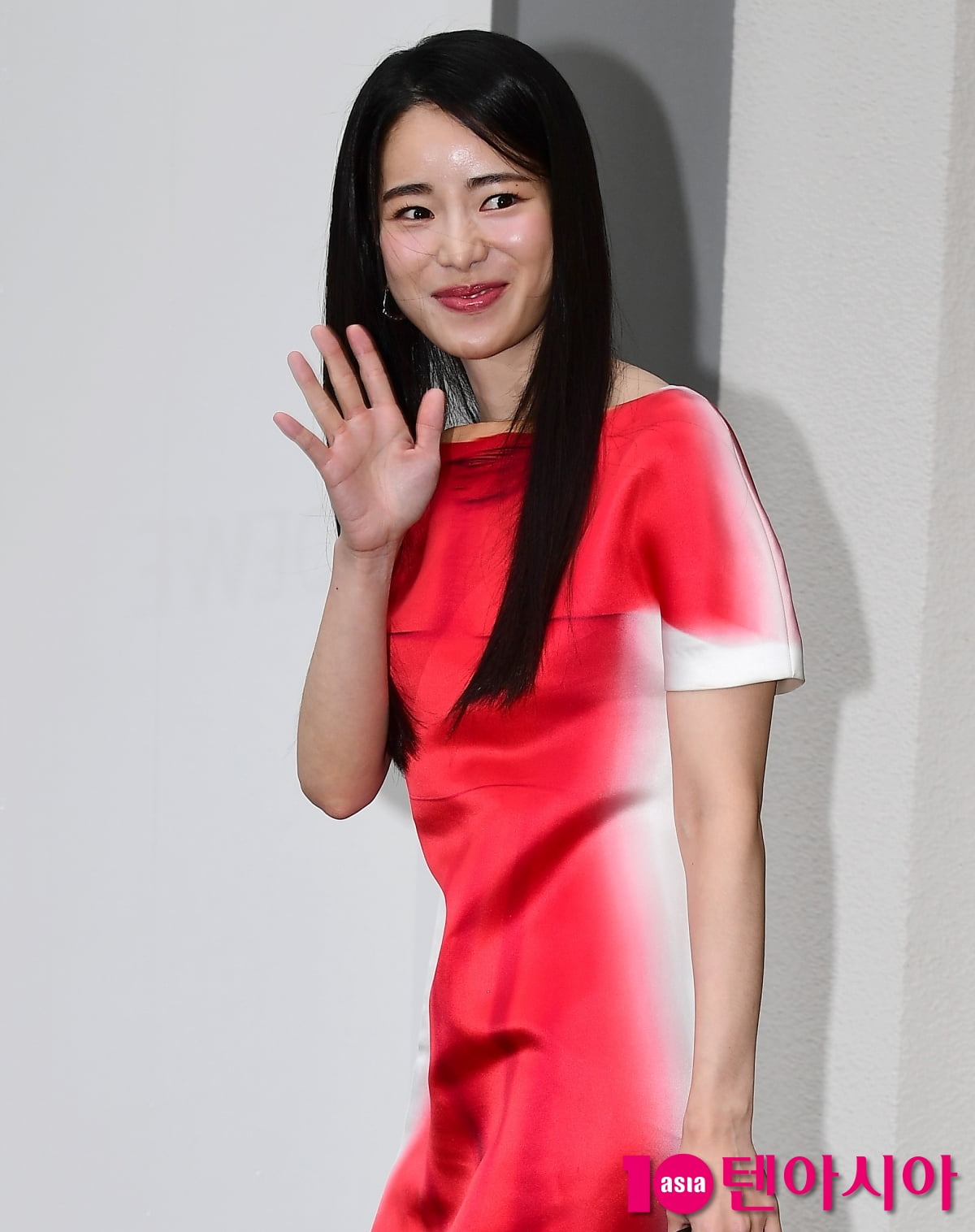 [TEN포토] 임지연 '인사하는 인형'
