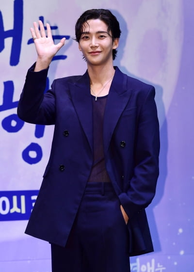 [TEN포토] 로운 '드라마로 만나요'