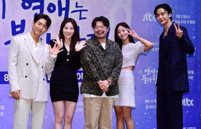 [TEN포토] 하준-유라-남기훈 감독-조보아-로운 '화기애애'
