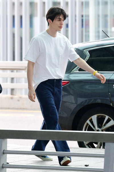 [TEN포토] 이동욱  '청바지+흰티만 입어도 빛나'