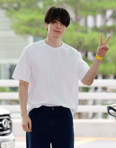 [TEN포토] 이동욱 '귀엽게 브이'