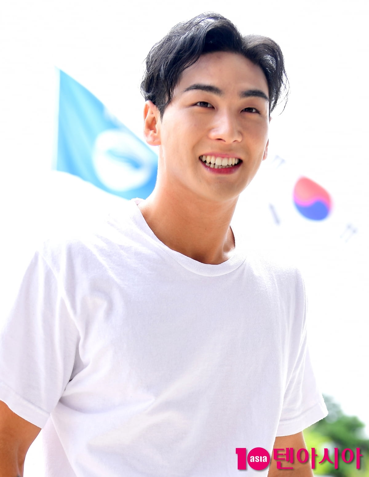 뉴이스트 백호, 상남자의 반전매력...하트까지 달달해[TEN포토+]