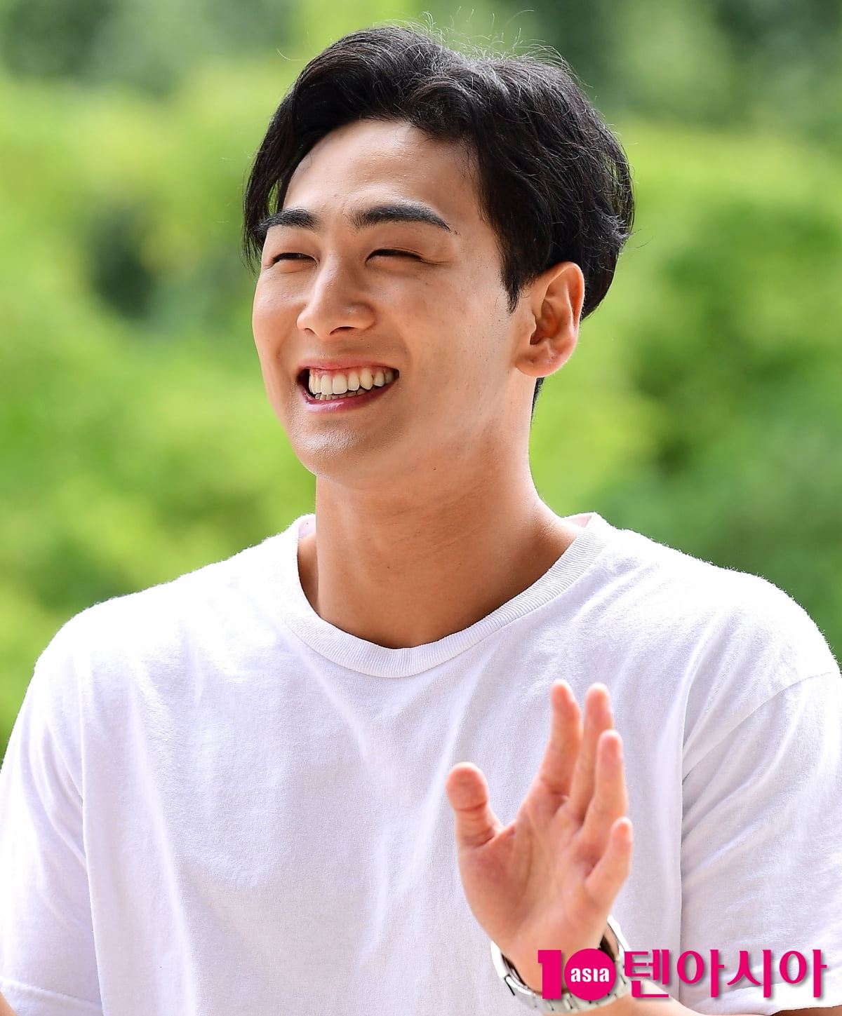 [TEN포토] 뉴이스트 백호 '치명적인 눈웃음'