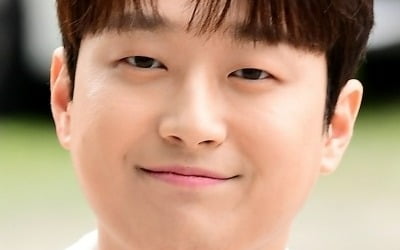 [TEN포토] 이찬원 '바빠서 이만...'