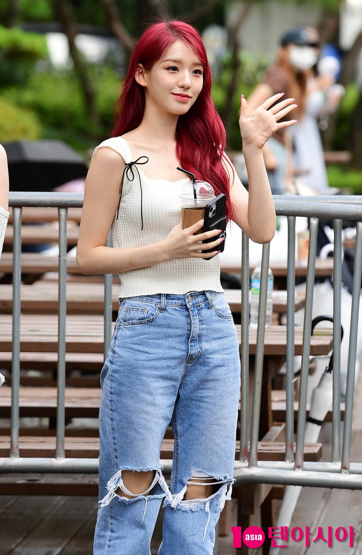 [TEN포토] 시크릿넘버 수담 '비주얼 센터의 강렬한 레드'