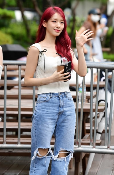 [TEN포토] 시크릿넘버 수담 '비주얼 센터의 강렬한 레드'