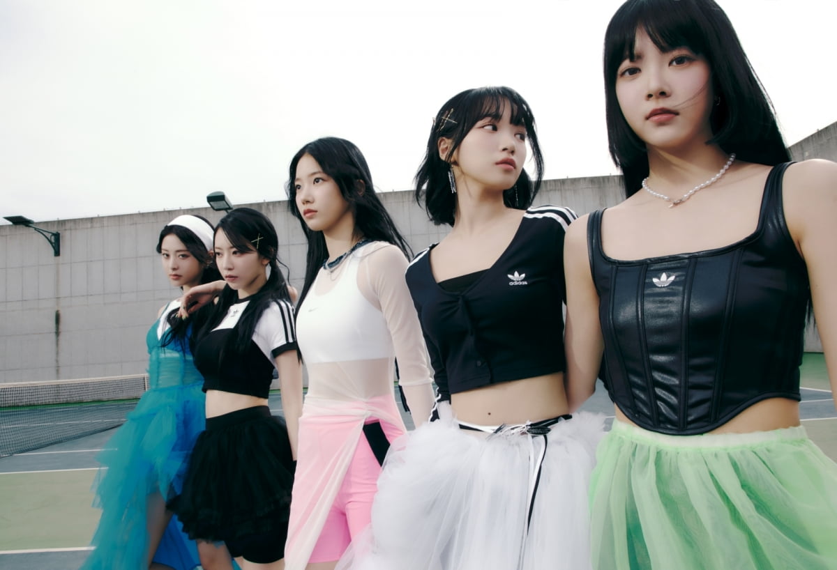 르세라핌 투어 ‘FLAME RISES’에 일본 3개 도시 들썩…팝업부터 스페셜 카페까지