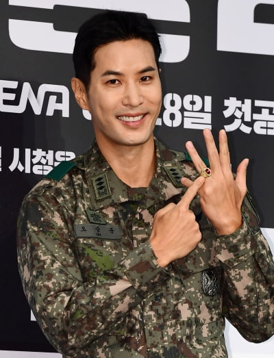 [TEN포토] 김지석 '절대 반지'