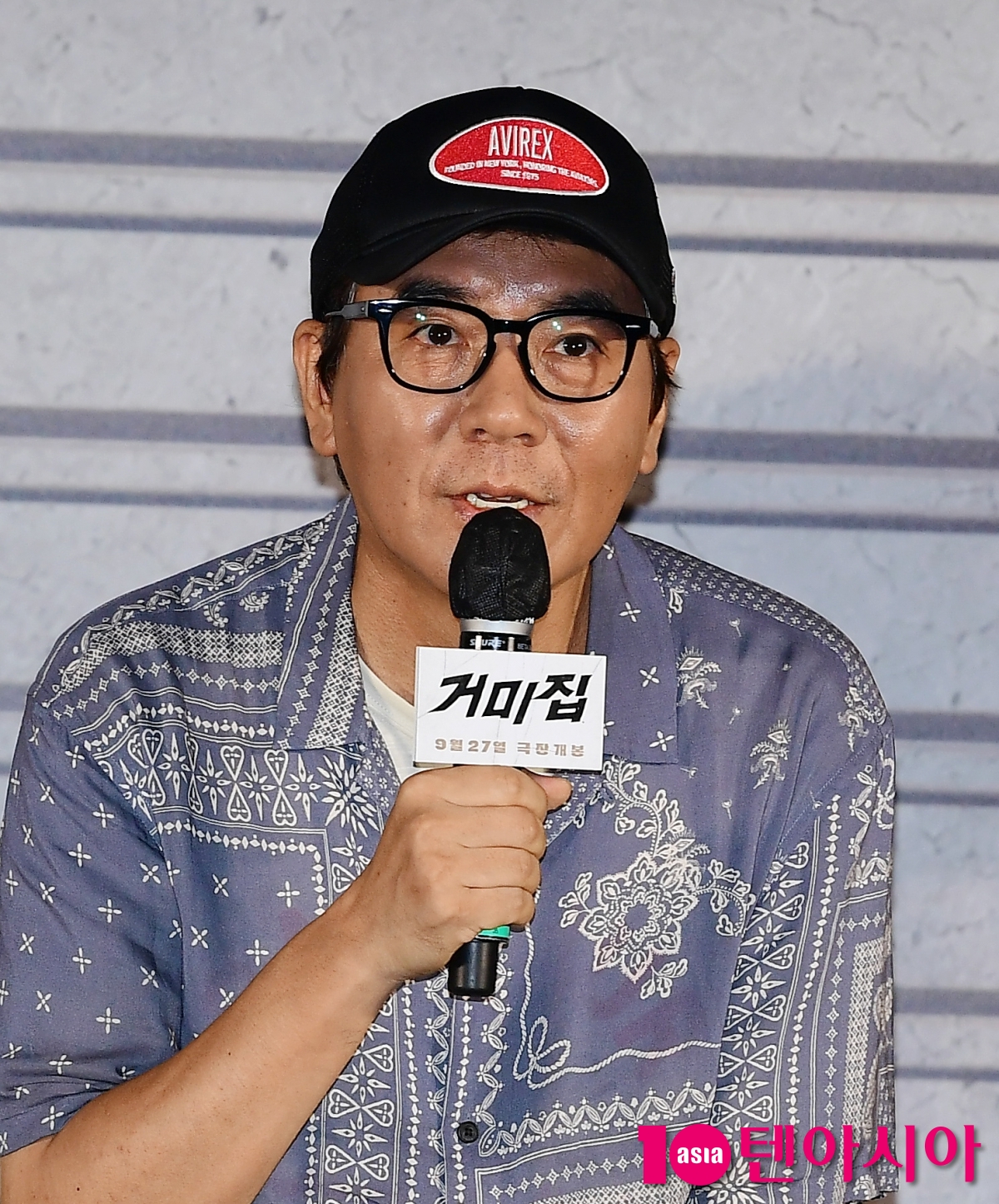'거미집' 김지운 감독 "송강호, 집 말고 제일 많이 간 곳이 칸 영화제"