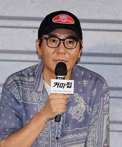 [TEN포토] 김지운 감독 '영화 '거미집'으로 인사드려요'