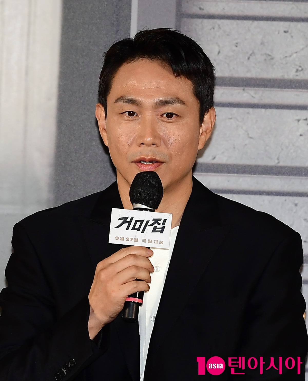 칸서 12분 최장 기립박수 '거미집', 송강호 감독→정수정 라이징★ 앙상블 폭발한다 [종합]  