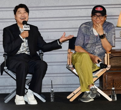 [TEN포토] 송강호-김지운 감독 '명콤비 믿고 보는 사이'
