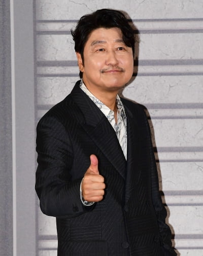 [TEN포토] 송강호 '영화 '거미집' 엄지척'