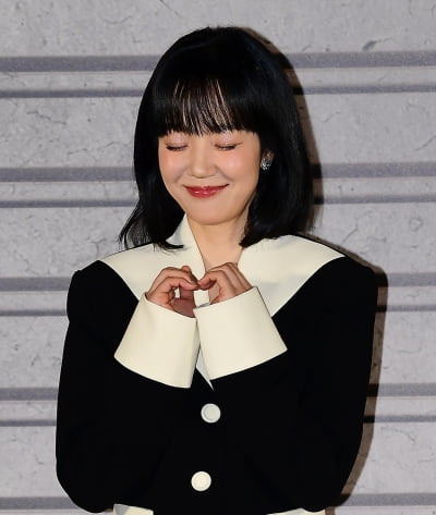 [TEN포토] 임수정 '단아한 하트'
