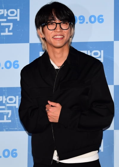 [TEN포토] 이승윤 '가슴 속 하트가 있어요'